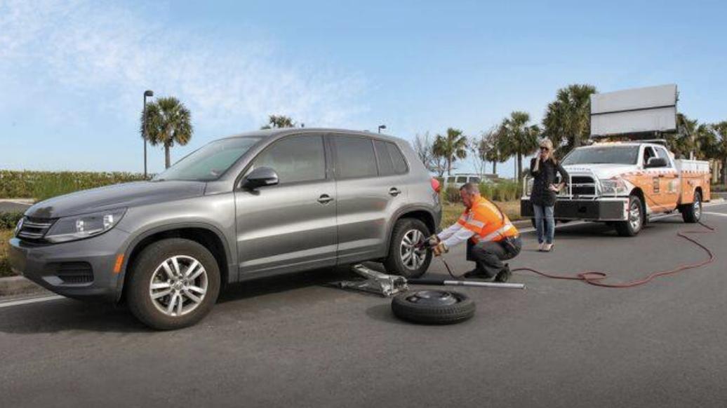 CFXway's tweet photo. #HappyFriday, Everyone! Did you know #RoadRangers help drivers along central Florida’s toll roads, including #SR408, #SR417, #SR414, #SR429, #SR528 and #SR451? Thank you, Road Rangers, for keeping our motorists safe. https://t.co/c5Et17WPyz https://t.co/ahWaN0zTHk