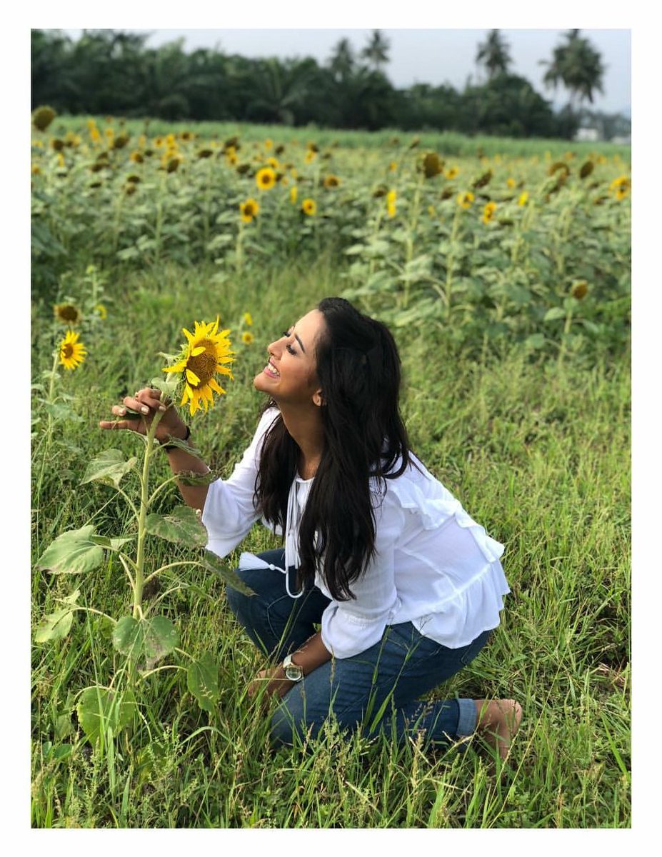 IamPoojaJhaveri's tweet photo. Life is too short to worry about stupid things, have fun, fall in loveee, regret nothing and most importantly don’t let people bring you down !
#lifeisbeautiful
#liveitfully
#lifegoals https://t.co/kJ2yp8HIu6