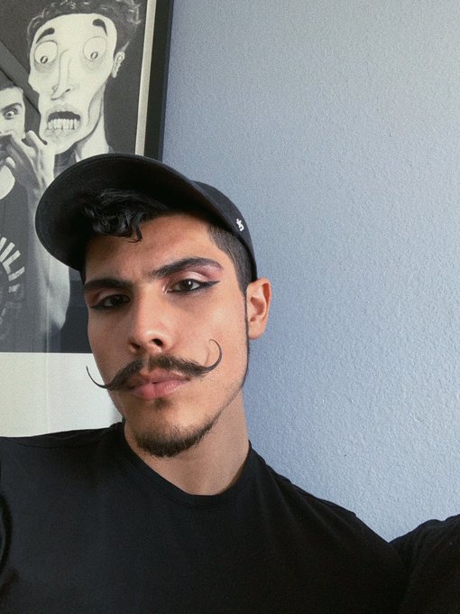 Watch beelzebussy's leaked NSFW photo on TwXstars