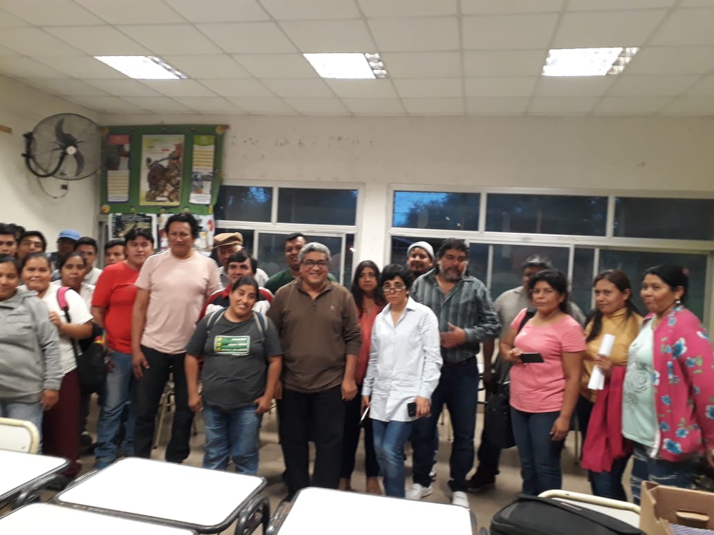 Autoridades de la Dir. Gral. de Educación Superior se reunieron con referentes de la comunidad originaria de Misión Carboncito para tratar temas referentes a los trayectos formativos del Nivel. <a href="/UrtubeyJM/">Juan Manuel Urtubey</a> <a href="/aniberruezo/">analia berruezo</a> <a href="/MEducacionSalta/">Ministerio de Educación de Salta</a> <a href="/EJaureguis/">EnriqueJaureguis</a> <a href="/epinikas/">Elsa Pinikas</a> <a href="/BenjaminSalta/">Benjamín Beltrán</a>
