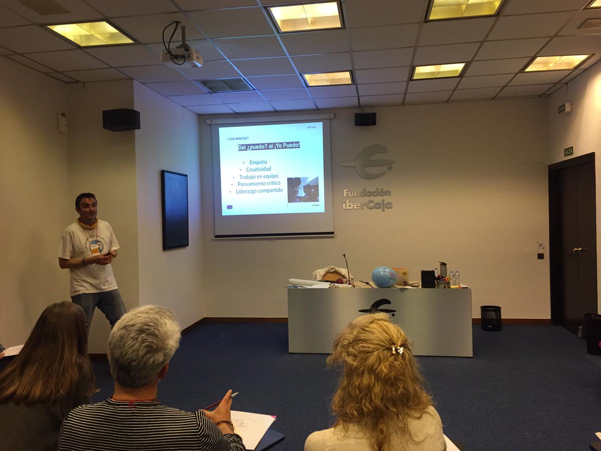 dfcspain's tweet image. Primer día de #LABICAN en #Zaragoza gracias a @IbercajaSocial ¡A tope con la Fase SIENTE de la metodología #DesignForChange facilitada por @mluengop y @agollerizo ;) ¡Empodérate! #DFCSeMueve