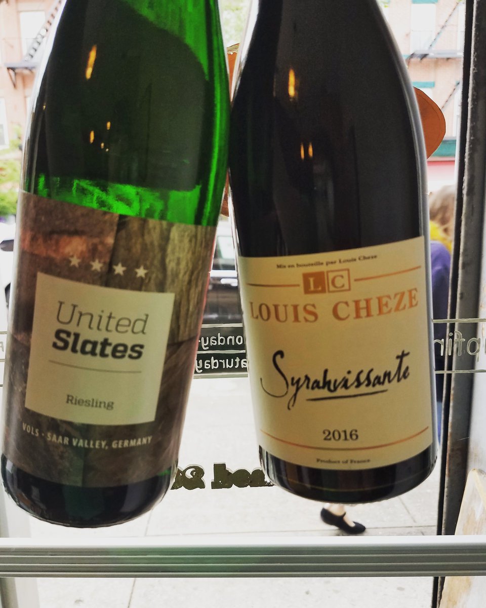 SipFineWines's tweet photo. A white and a red for Tryday Friday 🥂🍷Tasting 5-8 pm: United Slates Riesling from Saar Valley, Germany + Louis Cheze Syrah from Rhône Valley, France .
#sipsips #winetasting #trydayfriday #barclayscenter #theotherfifth #teamsip #sipster #parkslope @SkurnikWines https://t.co/4jS1pH7BEr