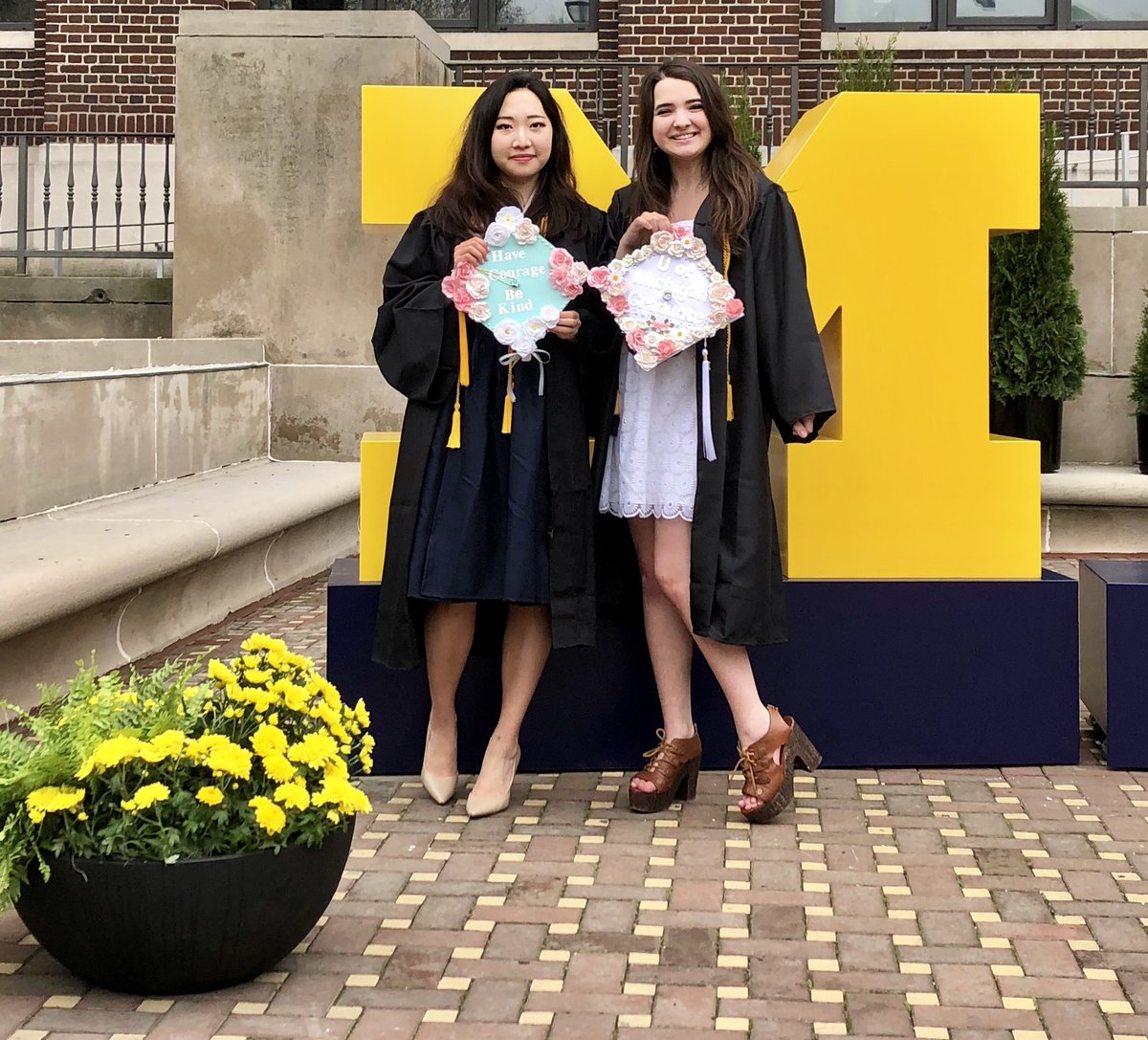 UMichLibrary's tweet image. If you think these photos are great, imagine the awesome pictures you'll get from our professional photographer, who is here taking photos for free until 4:00! Don't miss out, come to the steps of Hatcher! And congratulations from the library! myumi.ch/LzQMG #MGoGrad