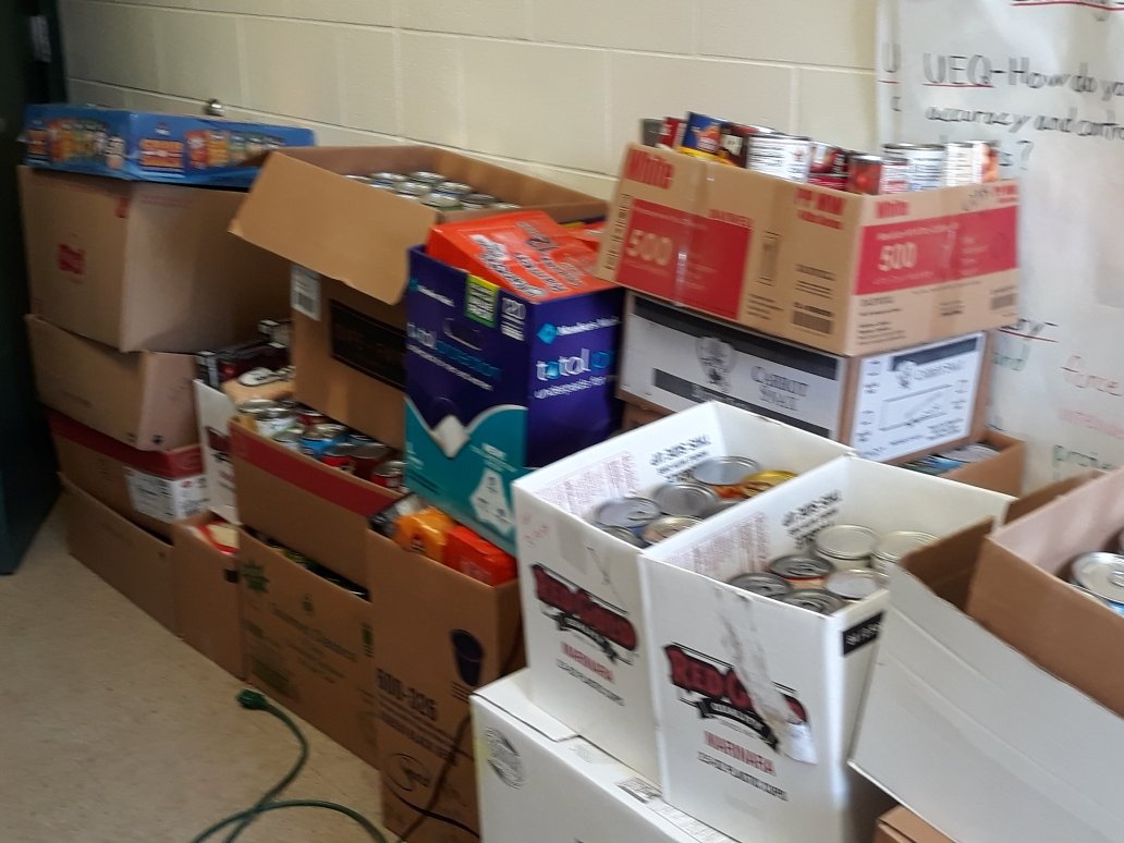 hgeheroes's tweet photo. This week we also finished up our annual food drive for the Talbot House Minsitries. Thanks Coach Lawson for organizing it. We are proud of our heroes for donating to such a great cause. https://t.co/B7v9hgT2Fb