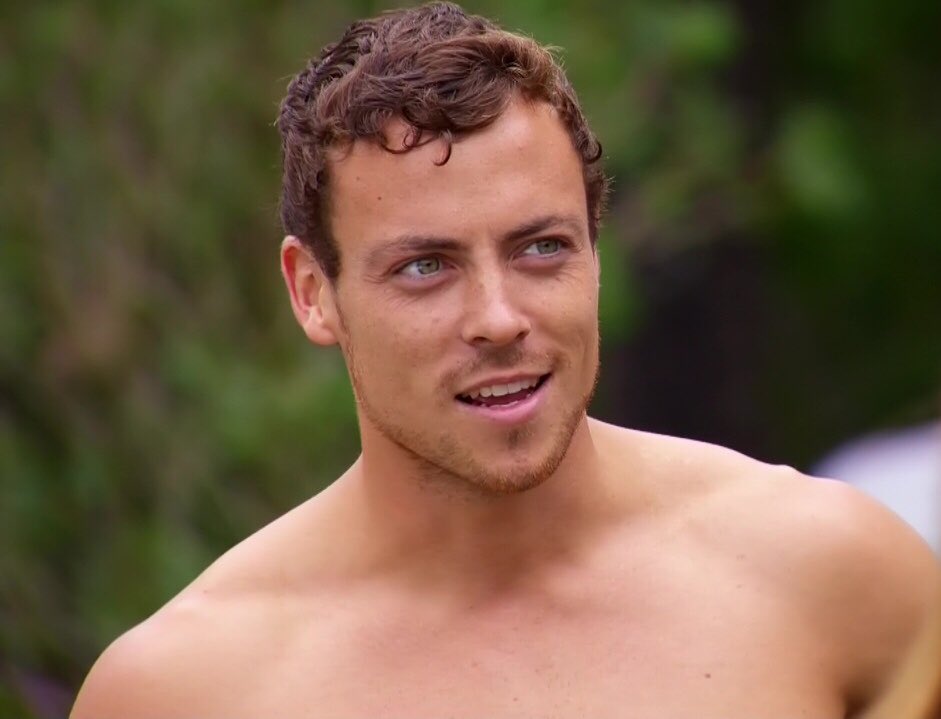 brokenspell77's tweet photo. He has the most amazing and beautiful eyes! 💚💚💚

So damn mesmerising! 😍😍😍😍😍

#PatrickOConnor #DeanThompson #HomeandAway https://t.co/8fz9gdWSYj