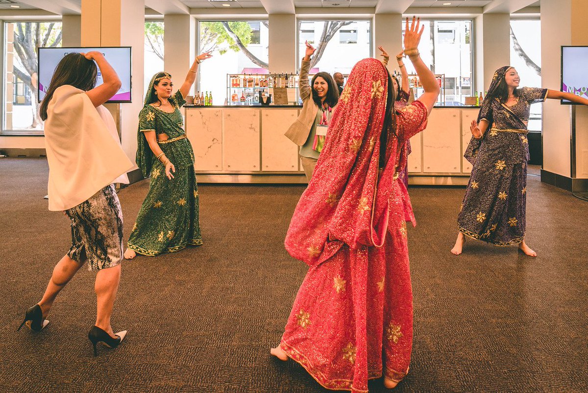 innovatemkg's tweet photo. Dancing our way into the weekend! Our lovely and talented dancers were so much fun that our guests had to step in for a quick lesson! #evententertainment #professionaldancers #professionalentertainment #corporateentertainment #guestfun #allabouttheexperience #eventideas #dancers https://t.co/xrsBH092CE