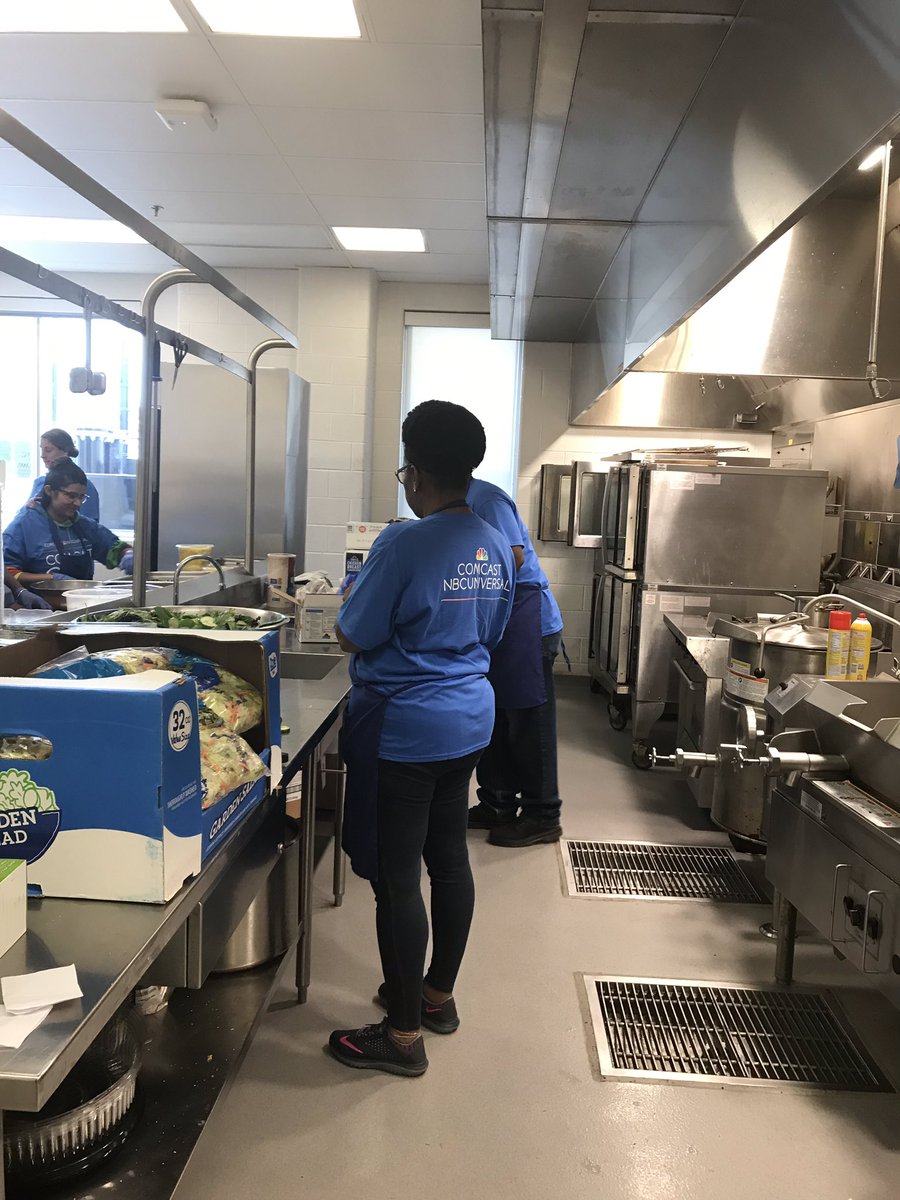 SamSheridan5's tweet photo. Another fantastic CCD at Eastside shelter! Great team! #ComcastCaresDay @ComcastBeltway https://t.co/bseytbQQtL