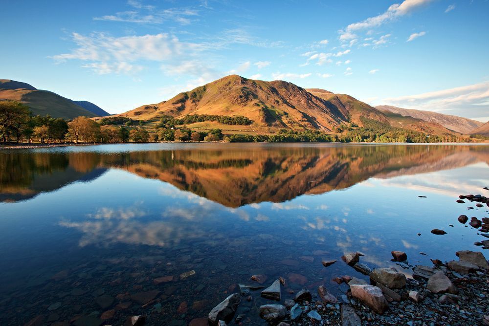 Where better to spend your #longweekend than in the beautiful #LakeDistrict? 🌝 ⛰️