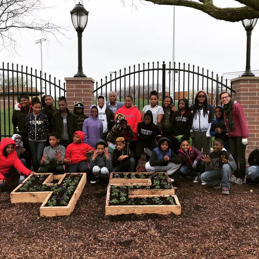 markmurray435's tweet photo. Better World Day at UPA Mark Murray. We made a special #42 flower bed to honor Jackie Robinson, a legend who changed the world with his determination to break barriers for future African American athletes. @ELeducation @UPrepSchools #BETTERWORLDDAY https://t.co/Ot7r6aZpXy