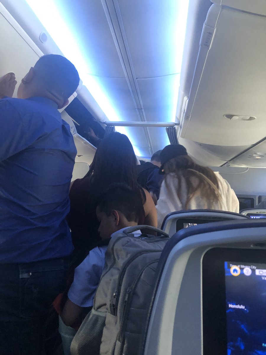 #losneciosdelavion <a href="/MarcosTorresMT/">Marcos Torres</a>