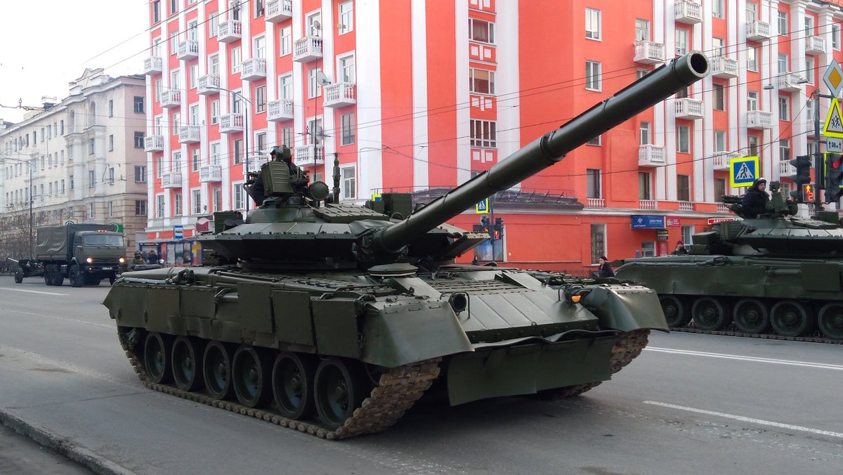  دبابه القتال الرئيسيه T-80 D5qfbBwXoAExlnw