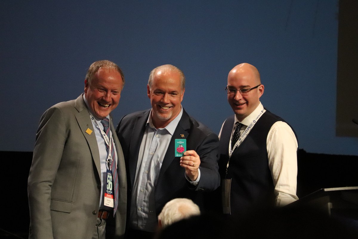 CUPE391's tweet photo. "People will be at the centre of our politics not the depth of your pockets." It was great to welcome @jjhorgan to the @CUPEBC convention and we made sure that he had not forgotten his library card! #cupebc19 #librarywarriors #librarylife #Solidarity https://t.co/oMmQHlEur8