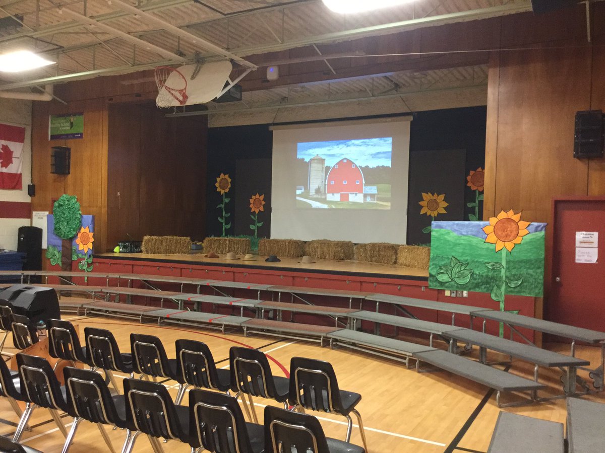 ACKroeker's tweet photo. We had our first mini dress rehearsal in front of some grade two classes. The kids are doing so great! Keep up the great singing for a couple more days! #HSDLearns #BarnyardMoosical https://t.co/QetAEexy1l