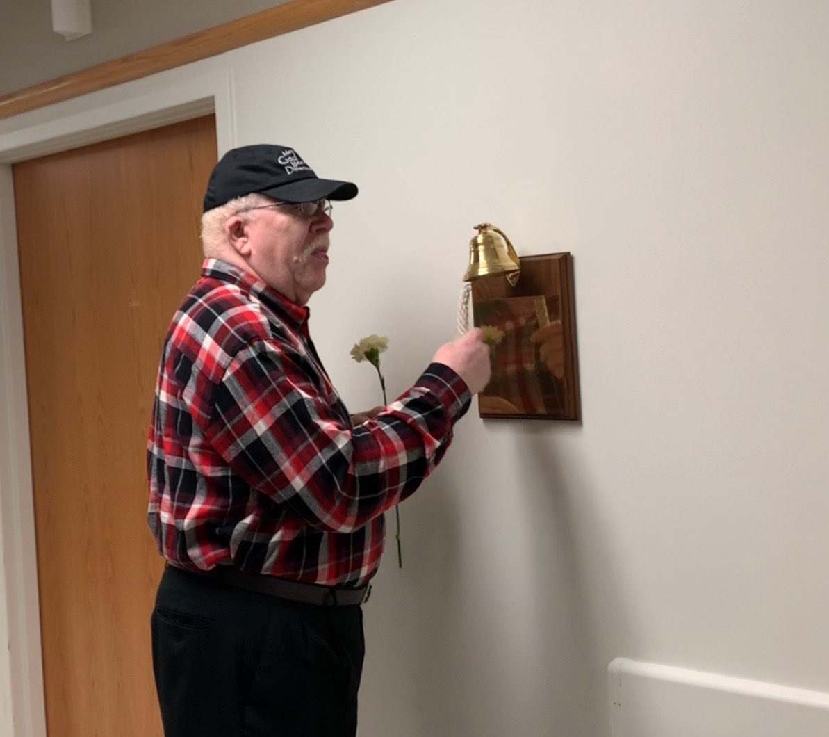 Andrea_Morehead's tweet image. Thankful my father was able to #RingTheBell today after winning his battle with #ProstateCancer! It’s been challenging with diagnosis, surgery and radiation, but God is good and worthy to be praised! I was honored to help. #SameJourney #EarlyDetectionSavesLives ⁦@WTHRcom⁩