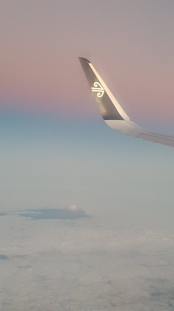 curiousljw's tweet photo. Beautiful Mt Taranaki #AirNZShareMe https://t.co/Vi7ppqOFti