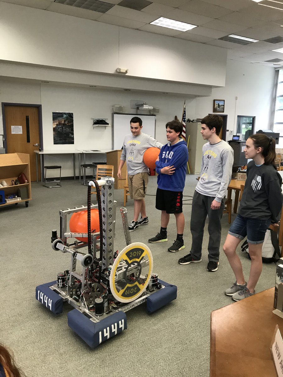 RogersMiddleSch's tweet photo. Thanks to @AfftonHS robotics team @team_1444 for demonstrating to our @RogersMiddleSch robotics and coding clubs! @firstlegoleague @FIRSTweets #afftonstrong https://t.co/m9fvOMpdXc