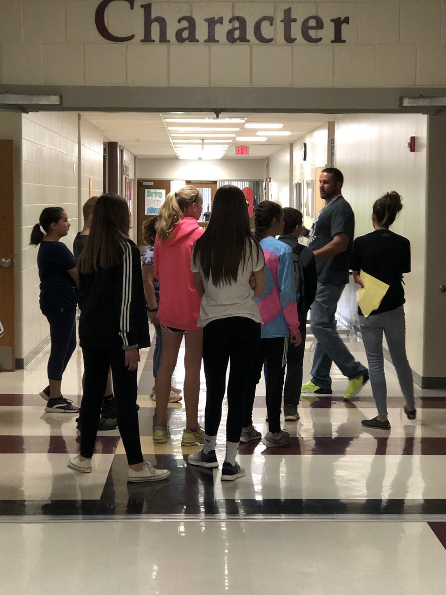 OfcJamieBrown's tweet photo. Lots of new faces in the building today. @LaVistaMiddle is welcoming the @PLCSchools 6th graders who will be joining us in the fall. #BeAMonarch https://t.co/oaOjTTYiZk