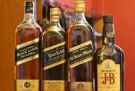 TipsWhisky's tweet photo. Nuevos amigos que se añaden a la colección. Viejos black label 12 años y J&amp;B 15 años. (El blue por el momento no entra al equipo). https://t.co/hoefpKAP05