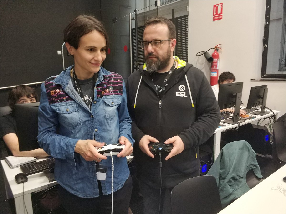Spooky_Waffle's tweet photo. Hoy han venido a probar nuestro juego @chincheto77 y @LaraleIsabel esperamos que hayan disfrutado de la experiencia y de la visita a @ESAT_Valencia 😉 https://t.co/Xa3Zh5sthz