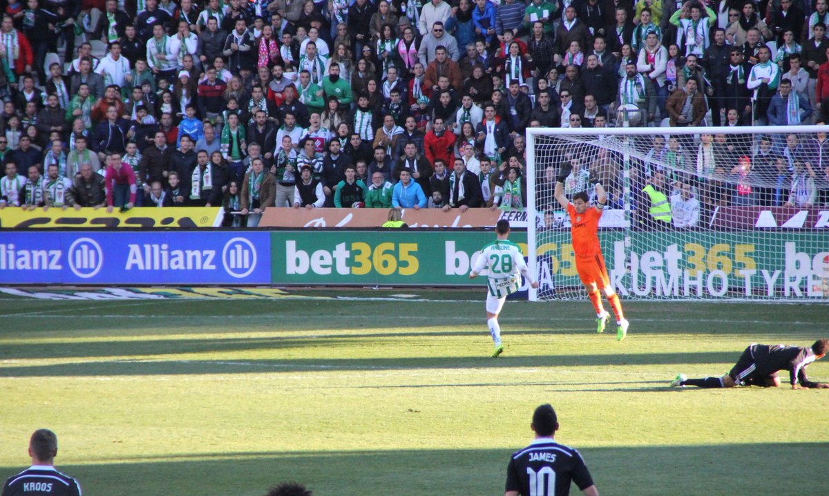 verdemanganeso's tweet photo. #CCF #blanquiverde #RecuerdosCCF #CórdobaCF #blanquiVerdad #IkerCasillas #Andone #ElArcángel 1-2(24-1-2015) en the GoldenAge #pre_tieso tras subirnos #ChapiFerrer al #Falcon para volar alto.. y ahora en colisión con subsuelo..#Compremos_el_CCF #SPC (SenatusPopulusqueCordubensis). https://t.co/dqrsfAnCEj