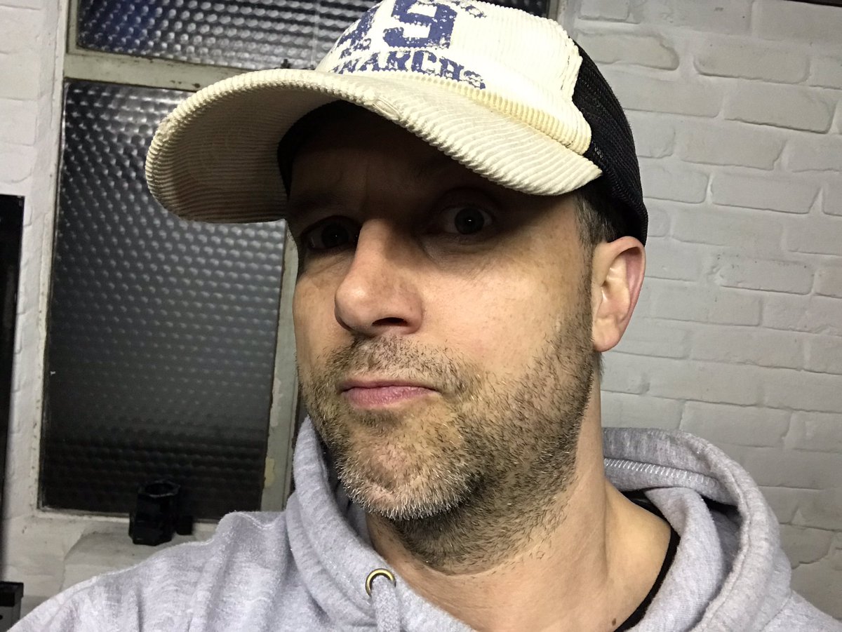 BigStrongJacked's tweet photo. Friday night at the bar and the plates are on me. #benchpress #bringme45s #benchnight #fitfam #powerlifting Hope you crushed it today. https://t.co/F4RJB0N8bi