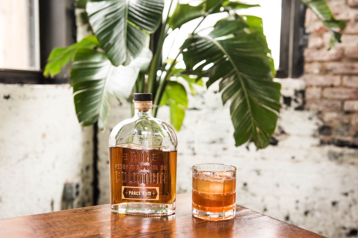 Parceros! Necesitan probar esta "Bogotá Negroni" con Parce 12 Años 🥃⁣⠀⁣⠀
⁣⠀⁣⠀
1.25 oz Parce 12 Años⠀⁣⠀
.75 oz Jerez de la India Oriental⁣⠀⁣⠀
.75 oz Aperol ⁣⠀⁣⠀
.25 oz Banana⁣⠀⁣⠀
2d Tiki Bitters⁣⠀⁣⠀
⁣⠀⁣⠀
Revuelva y sirva en una roca.⁣⠀⁣#ParceRum