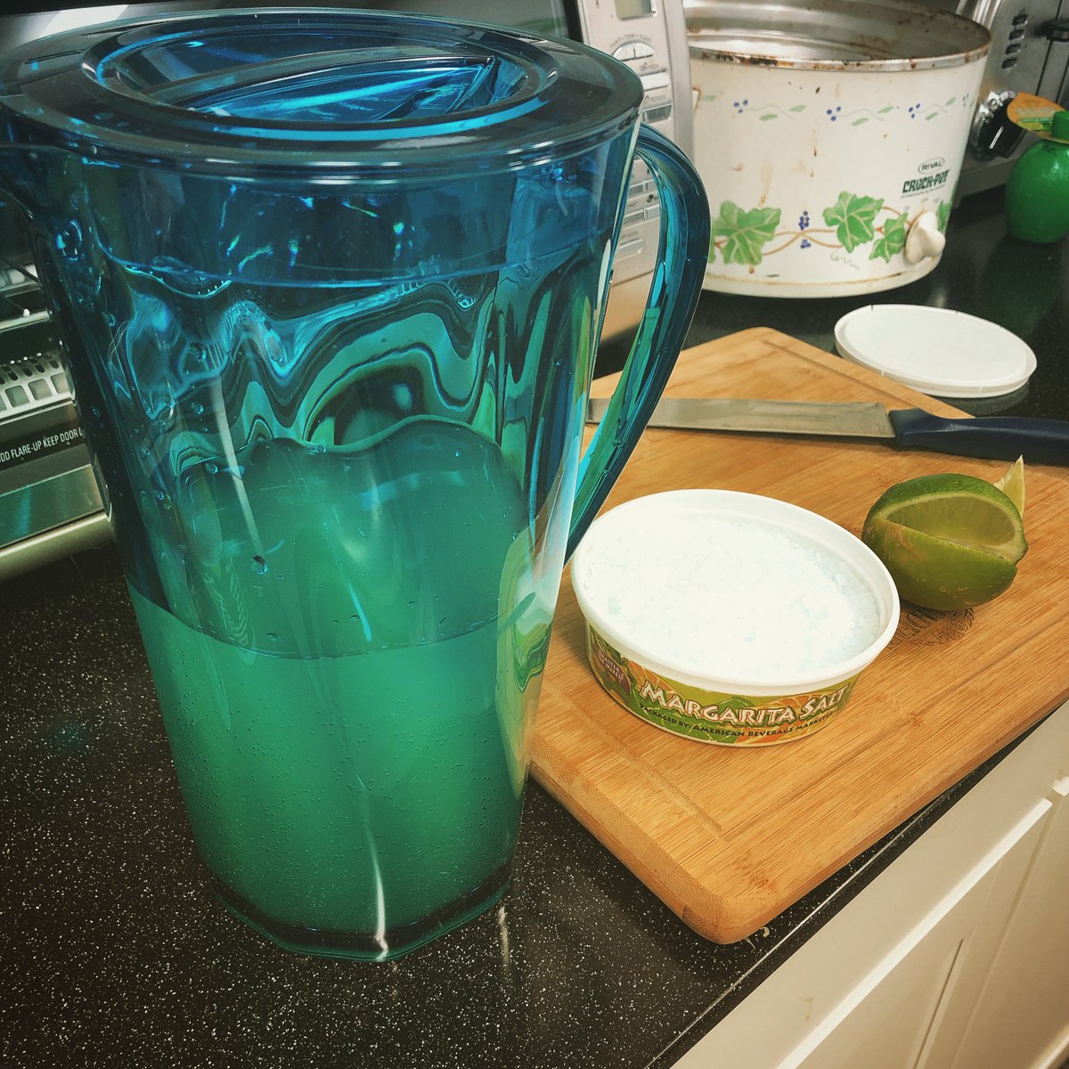 VCGAgency's tweet photo. We are celebrating Cinco de Mayo early in the office today! 🍹🌮
#VCGAgency #cincodemayo #tacosandtequila #yummy https://t.co/DWOBmrMPrh