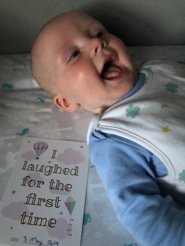 NestedFox's tweet image. He&apos;s given us happy coos, he&apos;s slightly giggled, but today it was a belly laugh!  #nestedfox #letsmakeourkidsfeelcuddled  #joy #laugh #funny #lol #jokes #laughteristhebestmedicine #babylove #happy #babiesfirstyear #baby #babyboy #milestones #babymilestone #babyshowergift