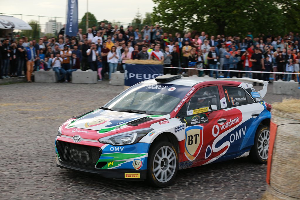 We started the Romanian #Rally Championship today, with the first day of Arges Rally. After 3 stages we are leading the event and Saturday we will race on #Transfagarasan Our main objective this season is to win a new title ;) 
#Hyundai