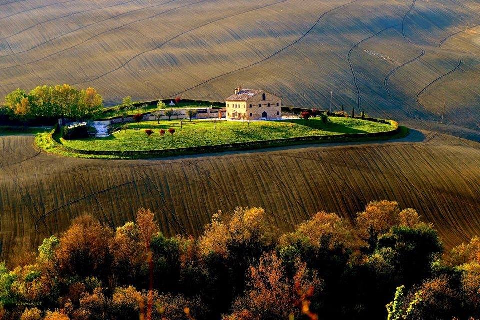 LucaLamber's tweet photo. #Casolare nella #campagna #marchigiana.
#LoroPiceno, #Macerata.
(foto: @lorenzagregori) https://t.co/oXb2udmowe
