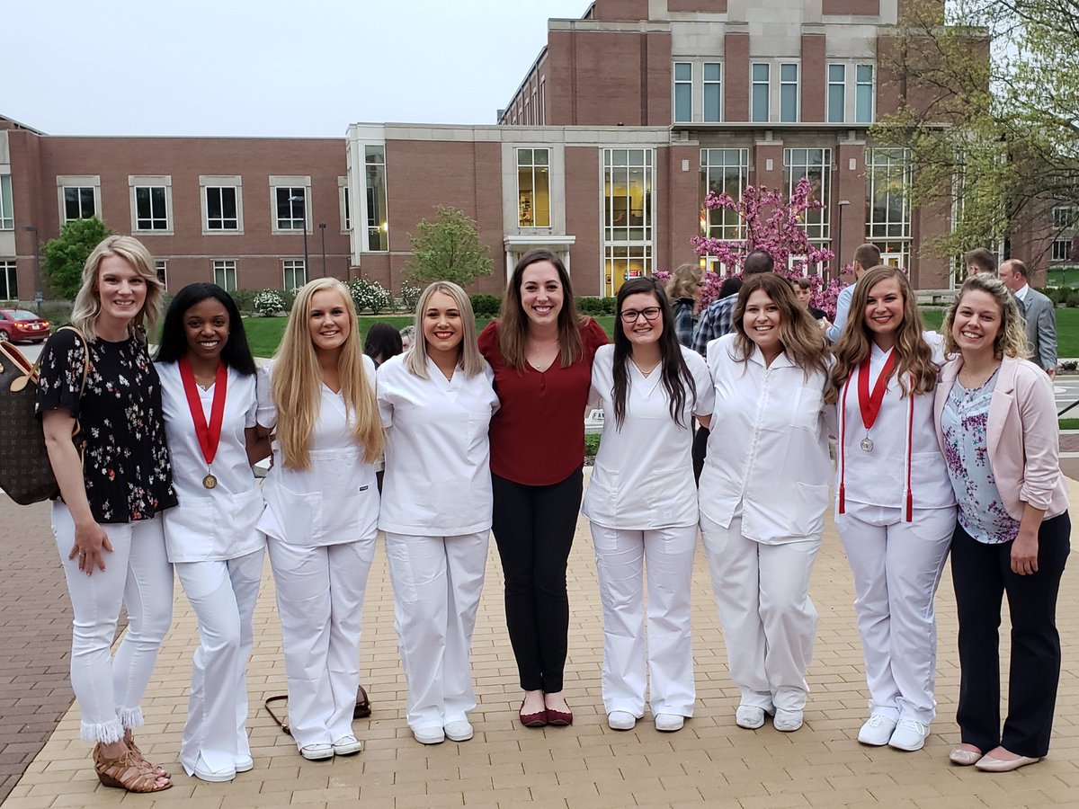 Congratulations to my Hannah and all of the @IUHealthECR Ball ED team new @BallState nurse graduates!

@xoxohannahlily
@K8_0719
@IUHealthTeam 
#IUHealthNursesRock