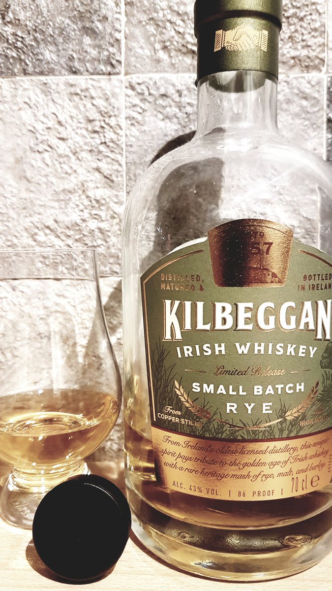 Mike____kelly's tweet photo. @thatsdramgood @Celticwhiskey @Powers_Whiskey @whiskeytalk2U @Marc_Whiskey @daveswhiskey @IRLWhiskeyStout @Causewaywhiskey @whiskeyfodder @whiskeyfinesse @Mac_a2 @Lynch_kinsale #FridayNightDram taoscán number 2 is a #smallbatchrye #potstill https://t.co/x38xsKjImV