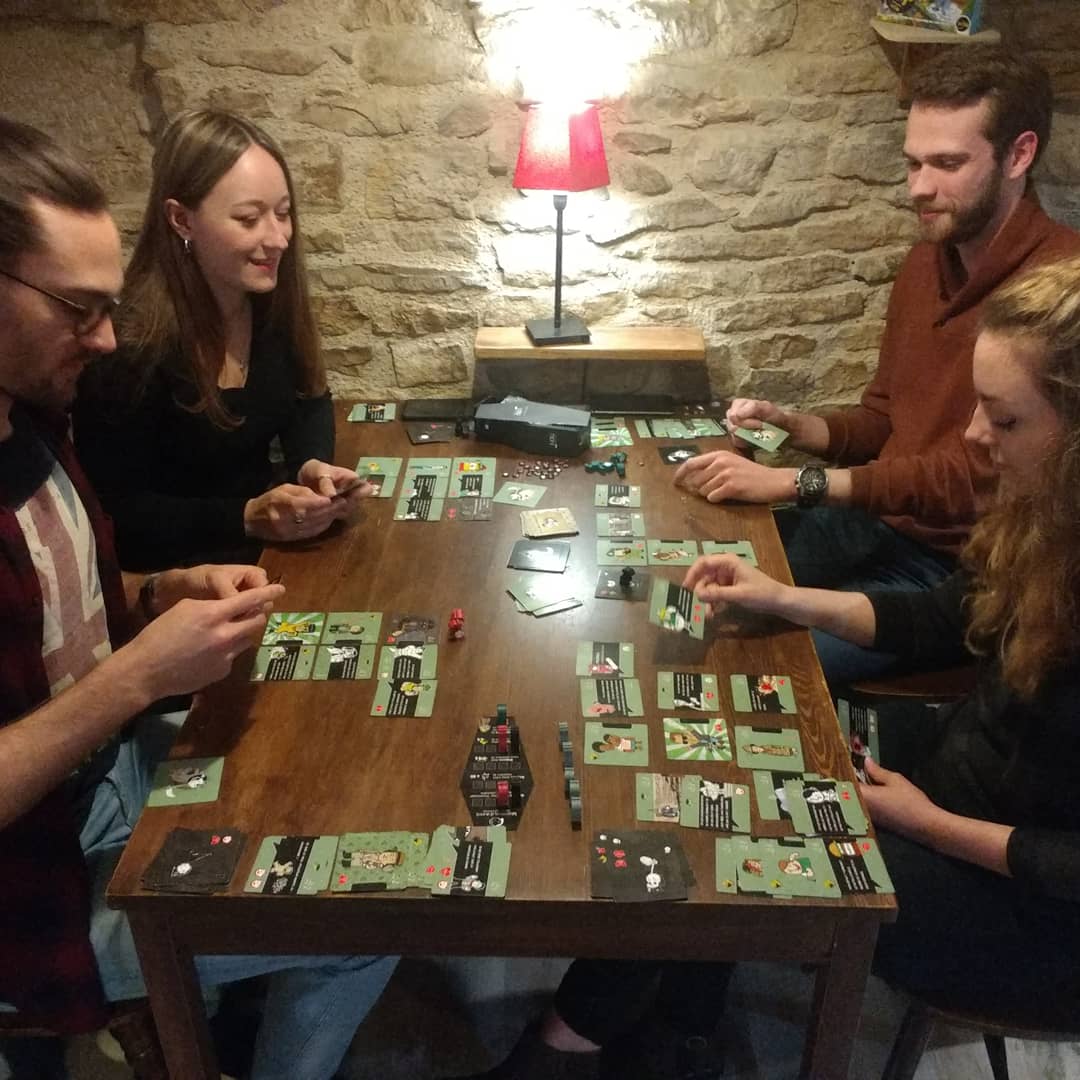Le_De_Masque's tweet photo. Ce vendredi on sort les nouveautés et les classiques ! L'excellent #Trapsworld de @IELLO_France , le très drôle #SafariPhoto de @CocktailGames le sympathique #LaPetiteMort de chez @GameCarvers et le classique #Concept ! #DéMasqué #Dijon #CafeAssociatif #CafeLudique #Jeu #Jeux https://t.co/g77t5dq4PR