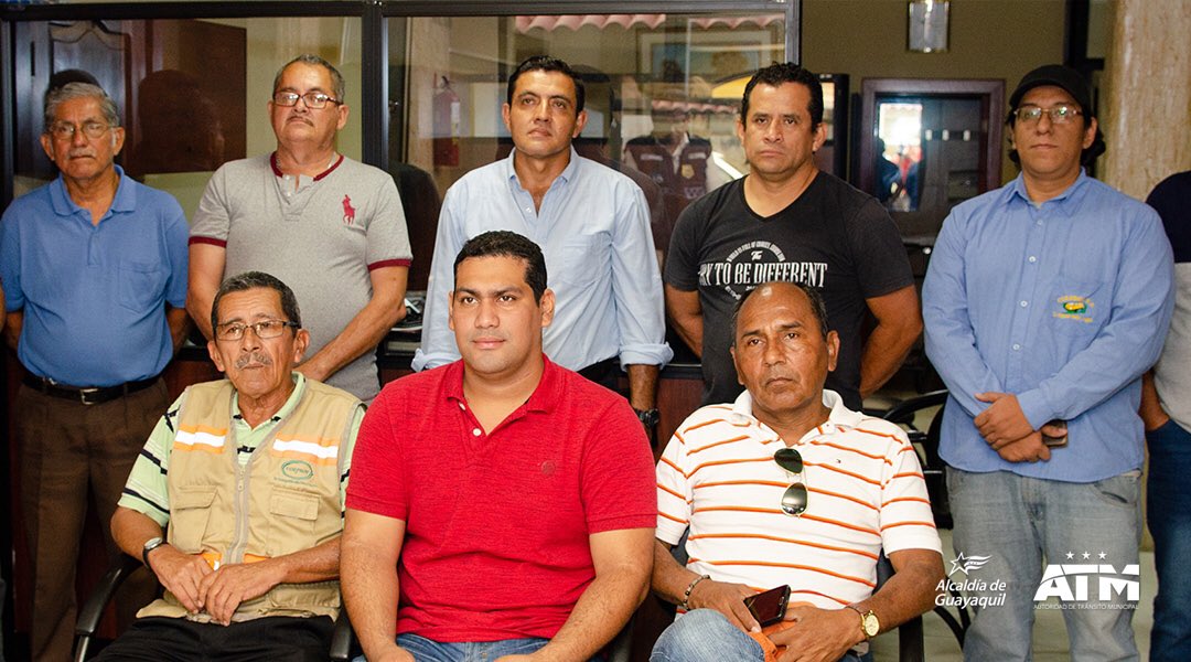 ATMGuayaquil's tweet photo. La #ATM realizó la segunda fase de capacitación a conductores profesionales de expresos escolares e institucionales. Los profesionales del volante recibieron clases de atención al cliente y actualización legal para el regreso a clases.
#ATMEduca #EducaciónVial https://t.co/SCsAYe1Q2g