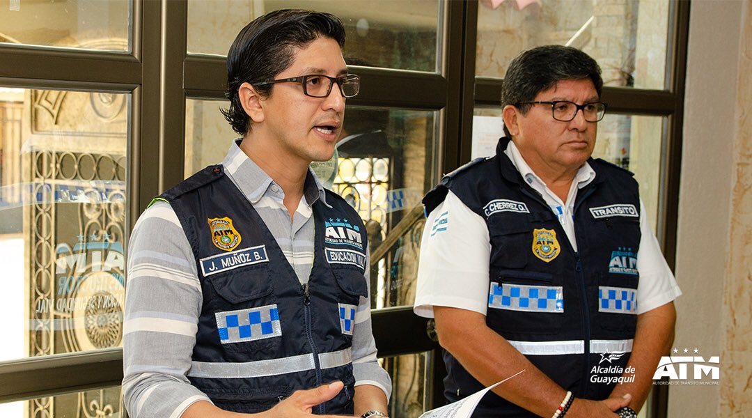 ATMGuayaquil's tweet photo. La #ATM realizó la segunda fase de capacitación a conductores profesionales de expresos escolares e institucionales. Los profesionales del volante recibieron clases de atención al cliente y actualización legal para el regreso a clases.
#ATMEduca #EducaciónVial https://t.co/SCsAYe1Q2g