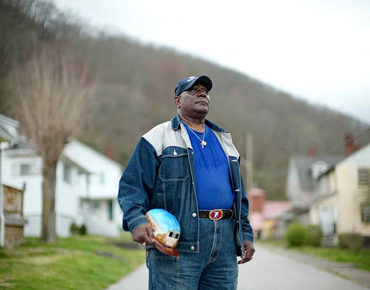 eyebeamnyc's tweet photo. Are you at @FriezeArtFair NY this weekend? Join Eyebeam's @MarisaMazriaK at 2pm Saturday with Lucy McKeon and @ruddyroye talking his latest publication in @nybooks supported by #ECFJ. Read "‘They Will Remember Us’: The Miners of Black Harlan" here: https://t.co/ZxuNCsrvr7 https://t.co/weqZMR2Nz1