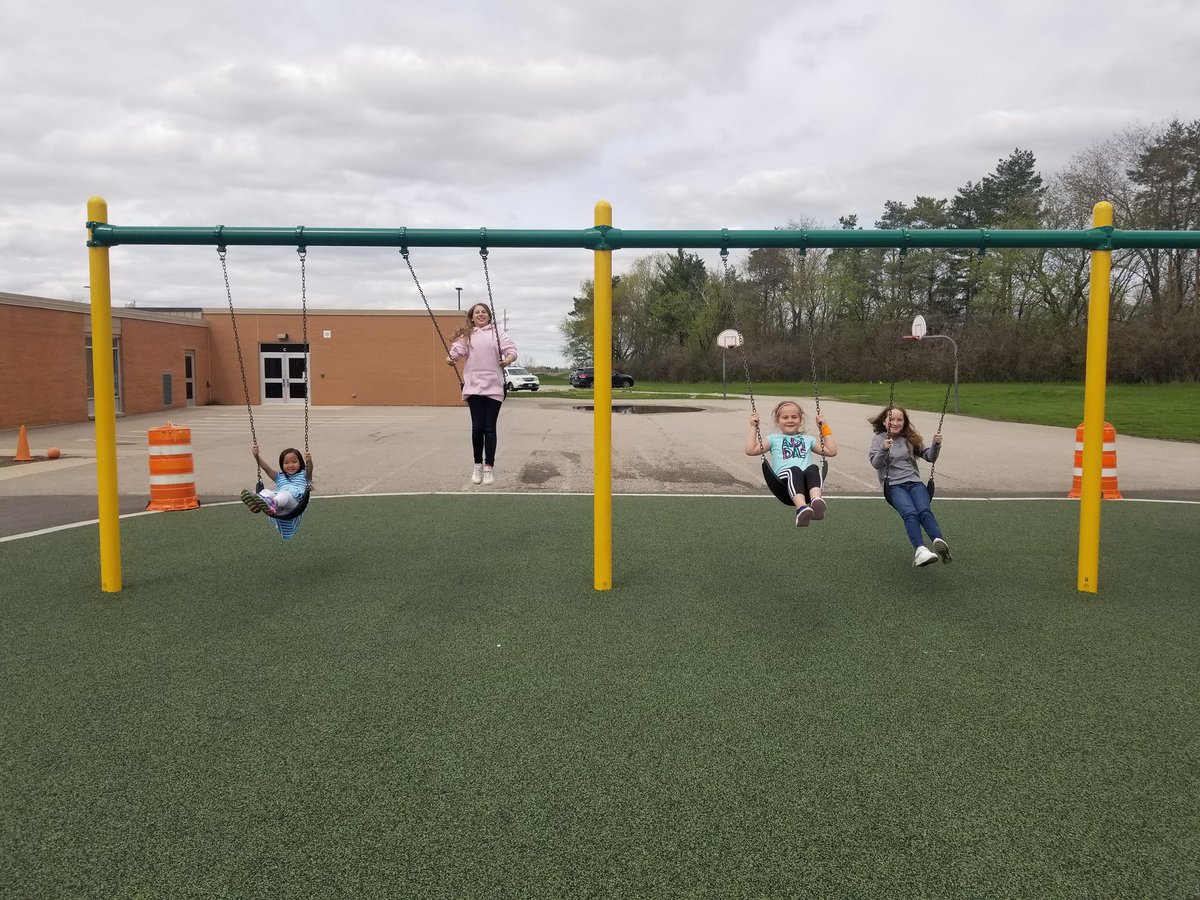 Njordan_teach1's tweet photo. E is for Exercise Day! This afternoon we spent some time outside with our 5th grade buddies @MrsRodgersHood @VV_Voyagers #enjoytheview #bestyearyet #fabulousfirsties #runninglaps #enjoyingthefreshair #finallyadryday https://t.co/qJjNq0NeJI