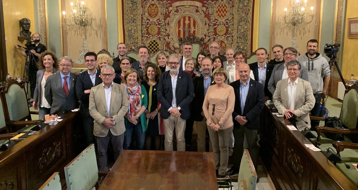 CGlezPaerComu's tweet photo. Fins aquí aquest compte de Twitter. 

#PlePaeria 3 de maig 2019.

Gràcies a #Lleida per deixar a aquest charro ser Paer 4 anys. https://t.co/e8lYiS6gLV