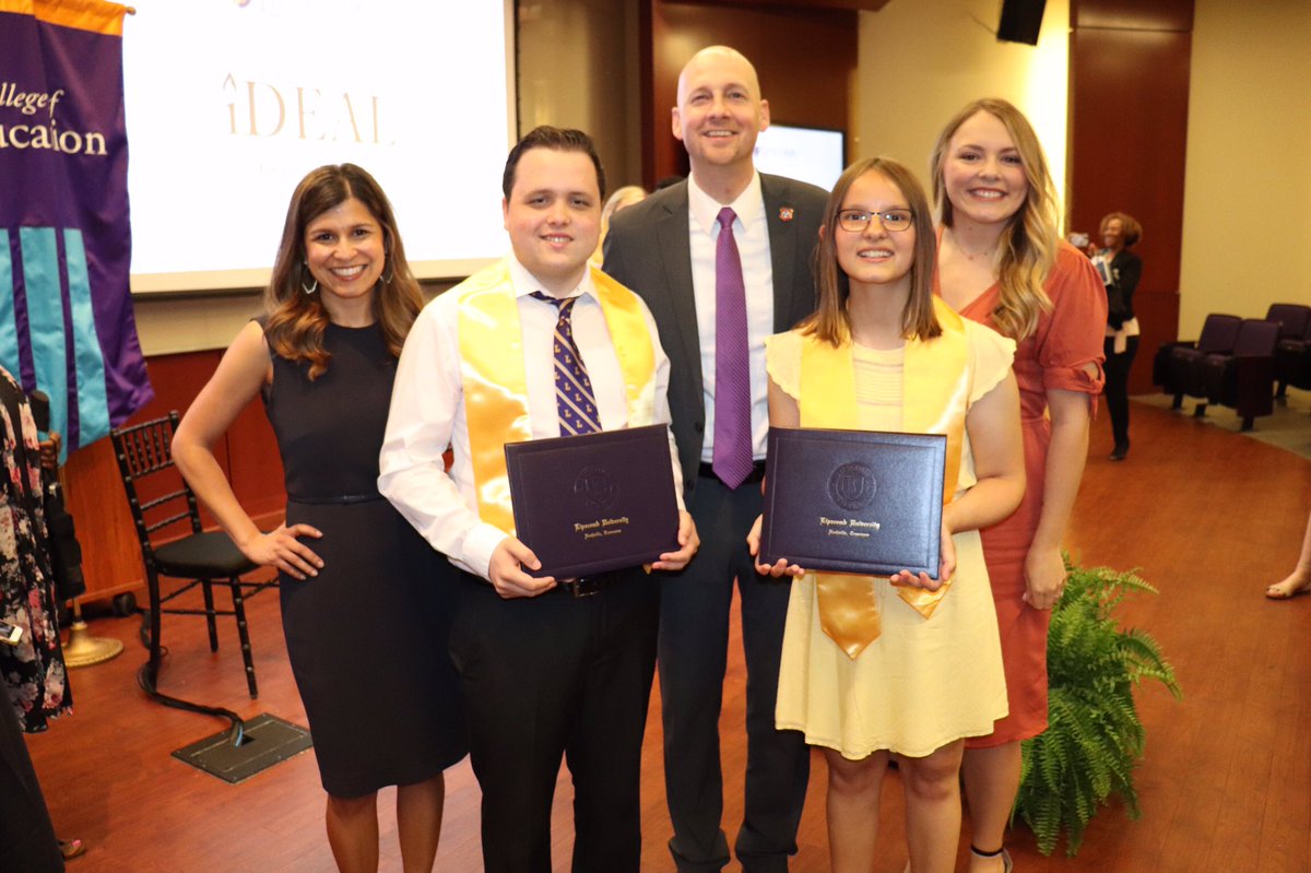 DDA_TN's tweet image. Great things are ahead for all of the 2019 @LipscombIDEAL graduates! Congratulations all of you. We’re proud of you, Morgan and Nate! 🎉🎊 #ClassOf2019