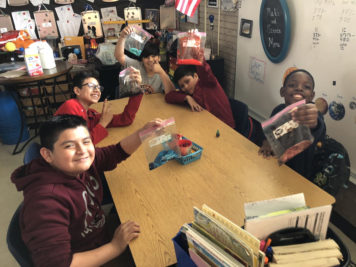 KariDierks's tweet image. First session of Midnight School 🕛 is underway @smithacad Celebrating STAAR scholars 👨🏽‍🏫 👩‍🏫 #5thgrademagic