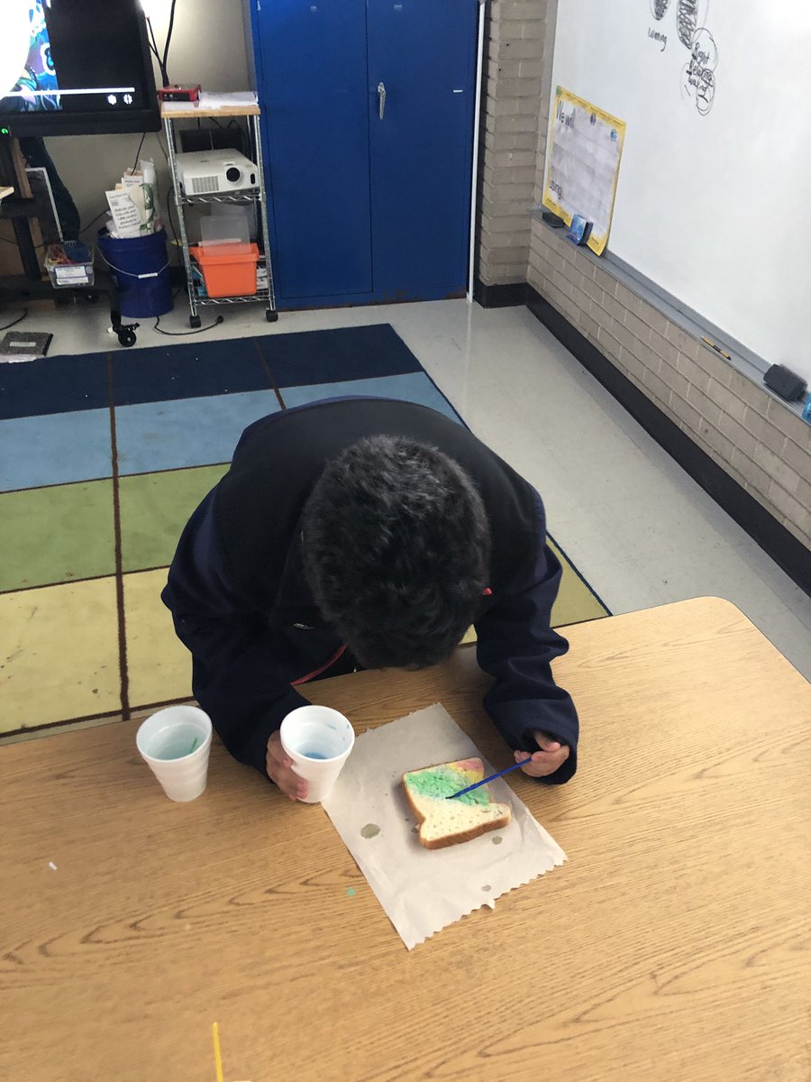 KariDierks's tweet image. First session of Midnight School 🕛 is underway @smithacad Celebrating STAAR scholars 👨🏽‍🏫 👩‍🏫 #5thgrademagic