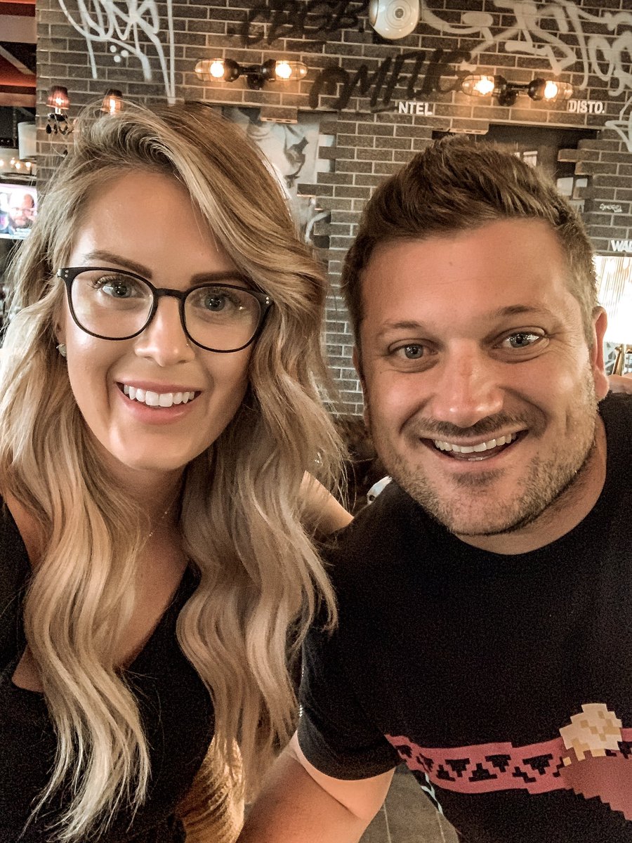 emilytux's tweet image. Flight 1️⃣ down. Fueling up (food, beer) before the second leg of our trip to BARCELONA!! 🇪🇸 #Barcelonavacation #travelbuddy