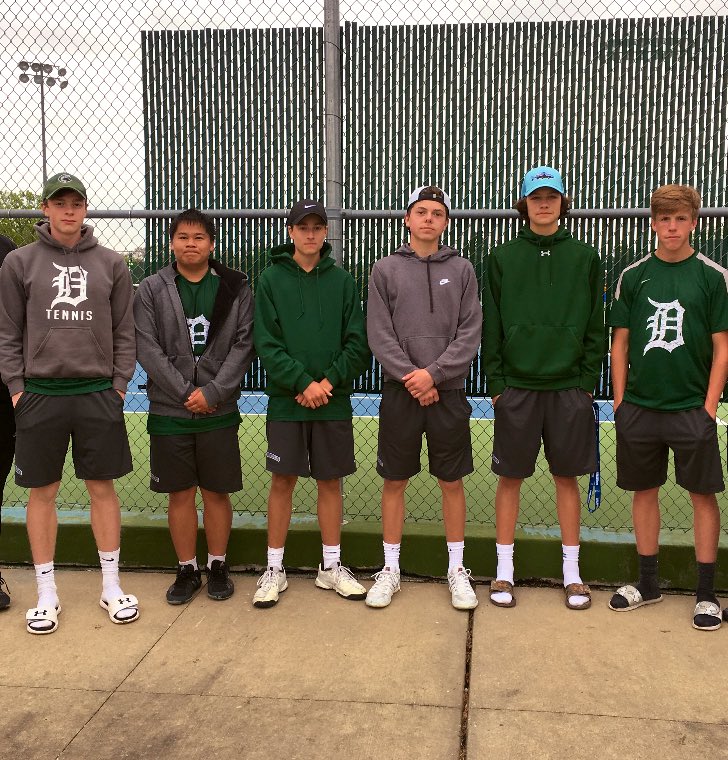 DeSotoTennis's tweet photo. Proud of this group of kids. They have works hard this year and have improved a ton. We may have come up short on the quest for State, but tremendous progress was made and looking forward to next season. #headhigh #playforward https://t.co/JFAOU0zfbI