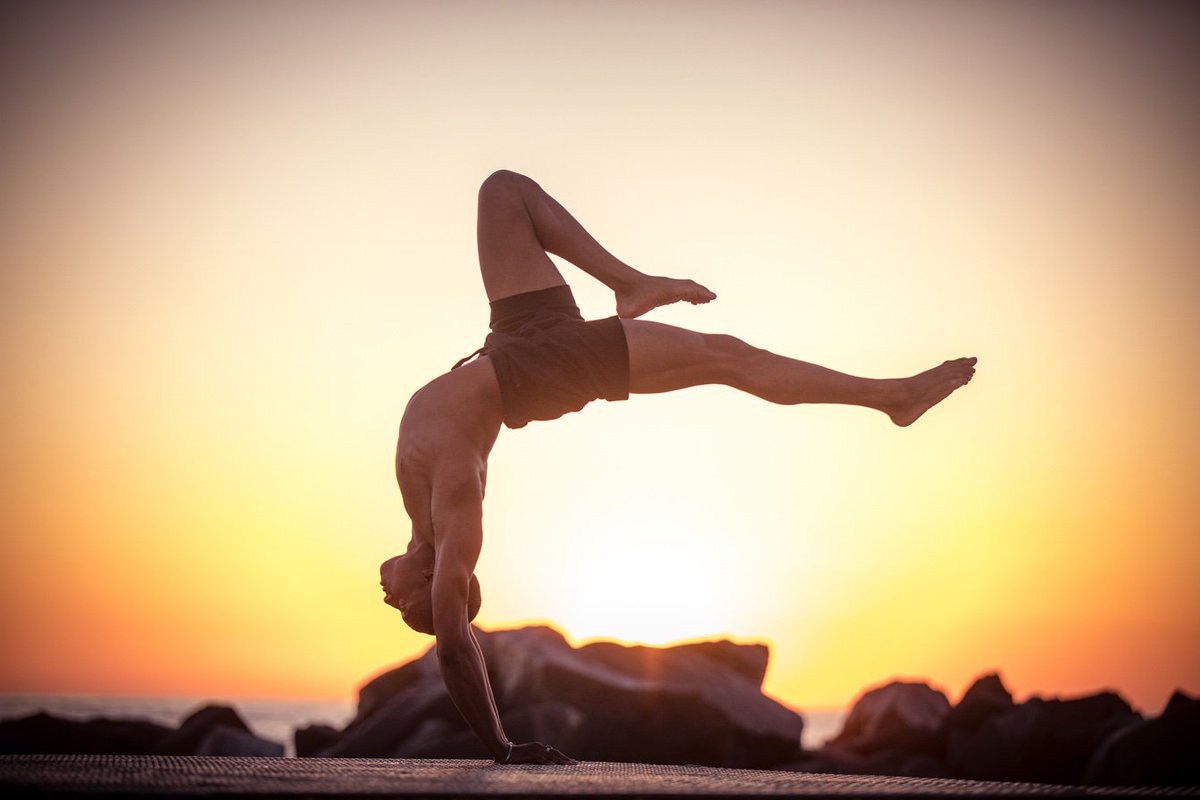 aloyoga's tweet image. Weekend plans: putting @Andrew7Sealy’s tips for living an om-azing life into practice &amp;amp; making his epic gluten-free pancakes! blog.aloyoga.com/2019/05/andrew…