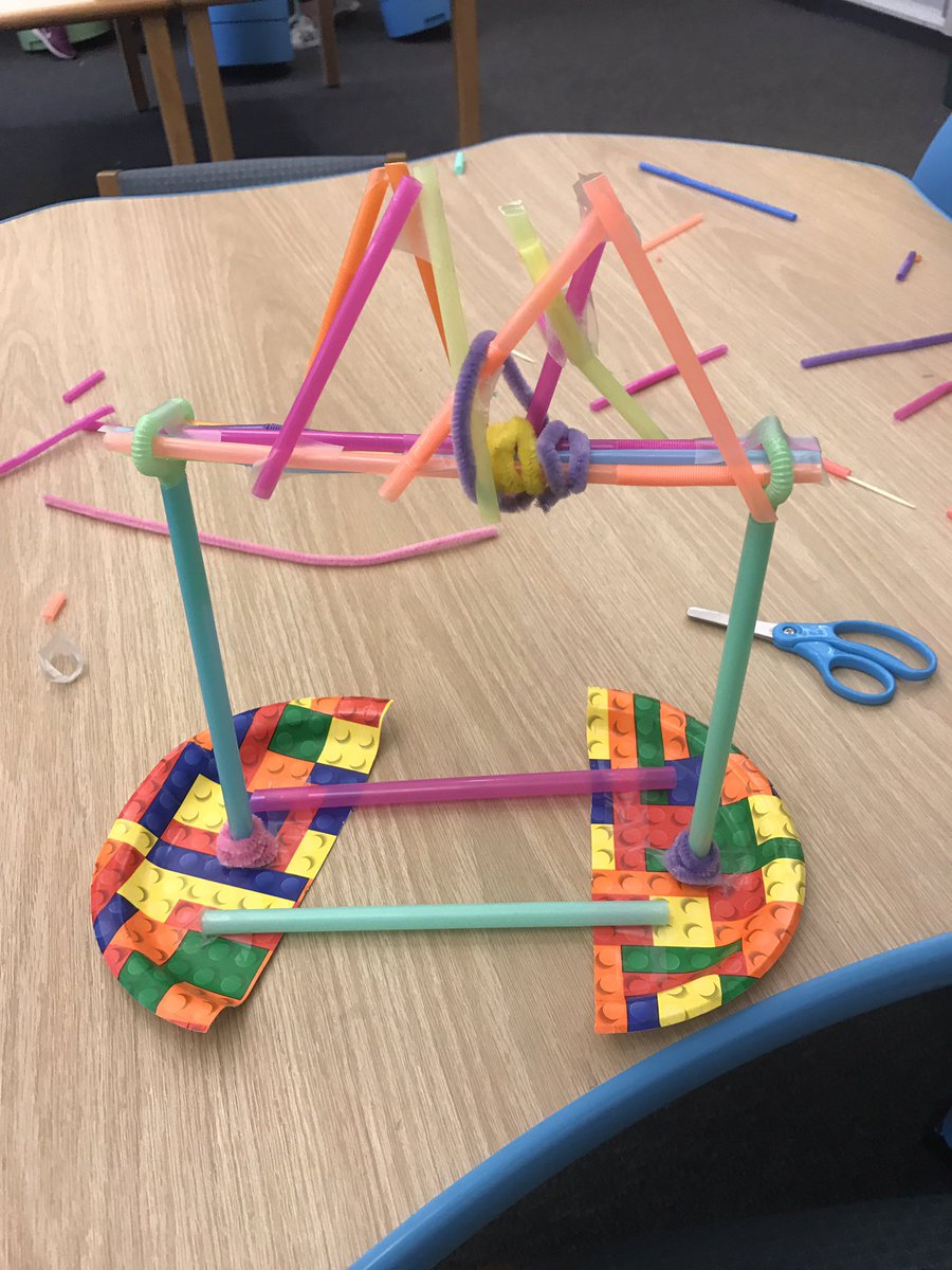 UESLibrary's tweet image. In #Makerspace, 4th &amp;amp; 5th grade students performed a close reading of a text about suspension bridges, collaborated in groups on a design plan, and built one primarily out of straws. Their bridge had to hold the weight of 45 pennies! #Rainbowbridges 🌈🌉