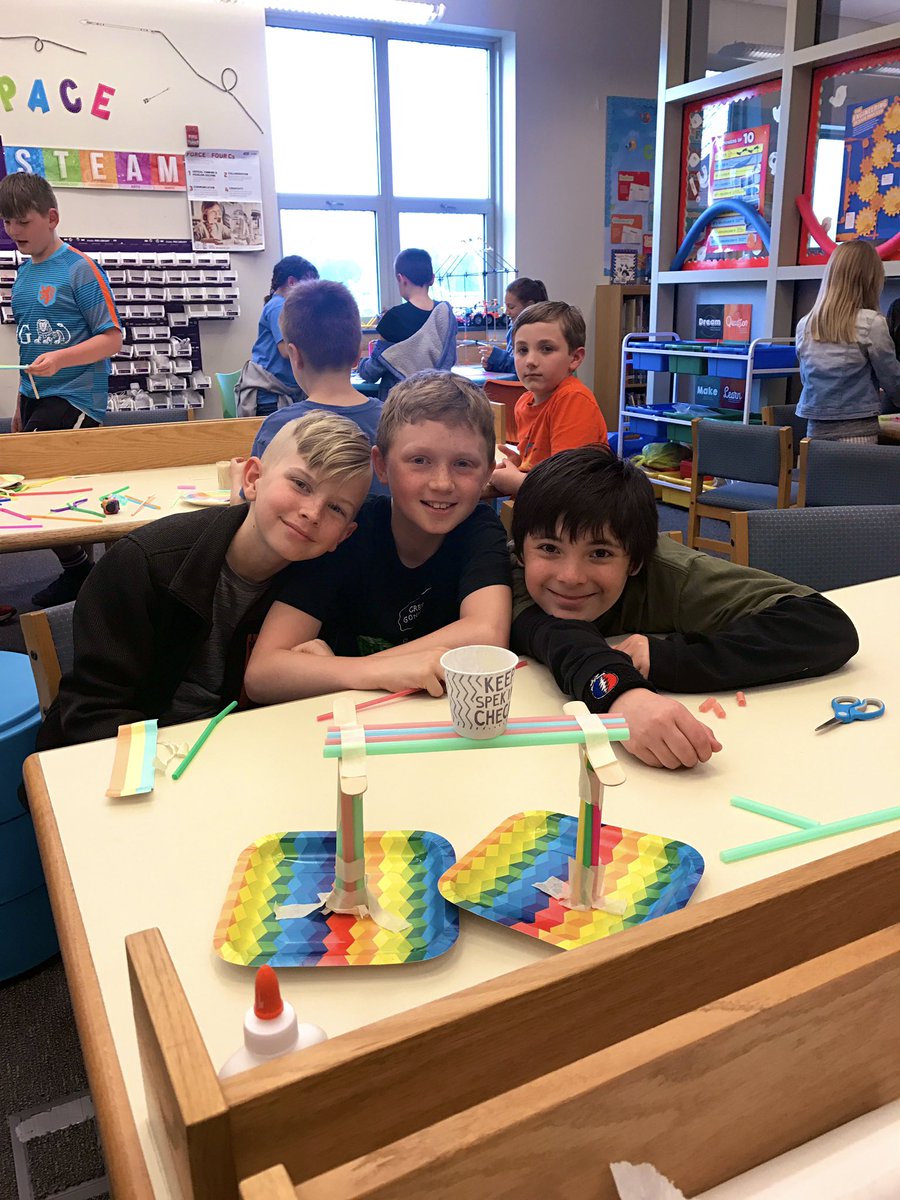 UESLibrary's tweet image. In #Makerspace, 4th &amp;amp; 5th grade students performed a close reading of a text about suspension bridges, collaborated in groups on a design plan, and built one primarily out of straws. Their bridge had to hold the weight of 45 pennies! #Rainbowbridges 🌈🌉