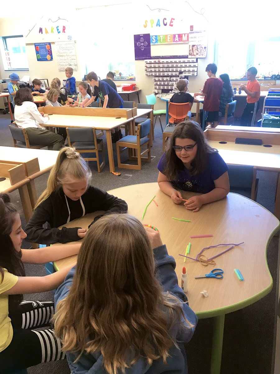 UESLibrary's tweet image. In #Makerspace, 4th &amp;amp; 5th grade students performed a close reading of a text about suspension bridges, collaborated in groups on a design plan, and built one primarily out of straws. Their bridge had to hold the weight of 45 pennies! #Rainbowbridges 🌈🌉