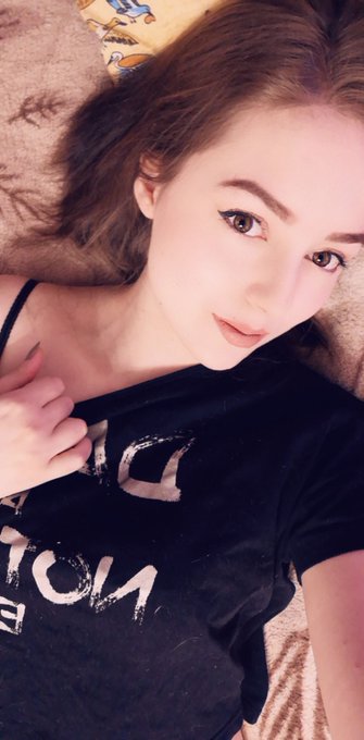 Online🍓 dont miss and sup my show🦊 https://t.co/aNS96smN3U