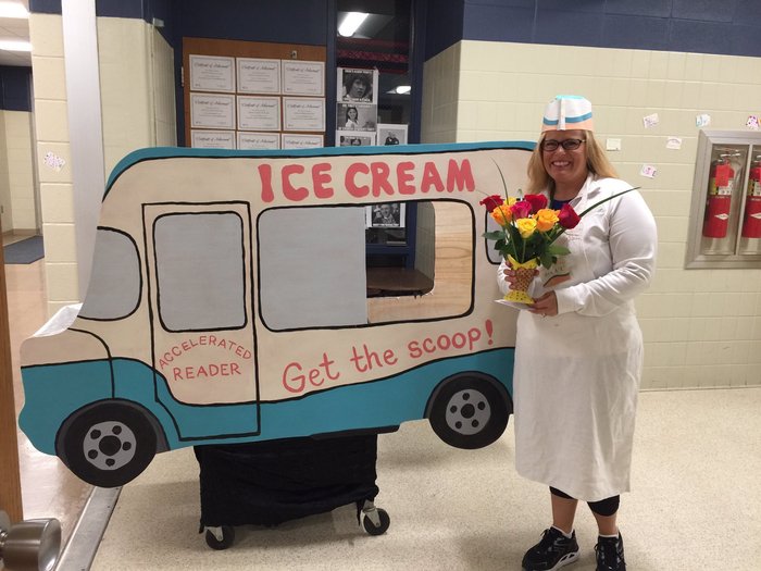 TiptonElement's tweet photo. Last ride of the Ice Cream truck! Thank you Mrs. A R! #tiptonelementary #TiptonPride https://t.co/CF7999m7qb