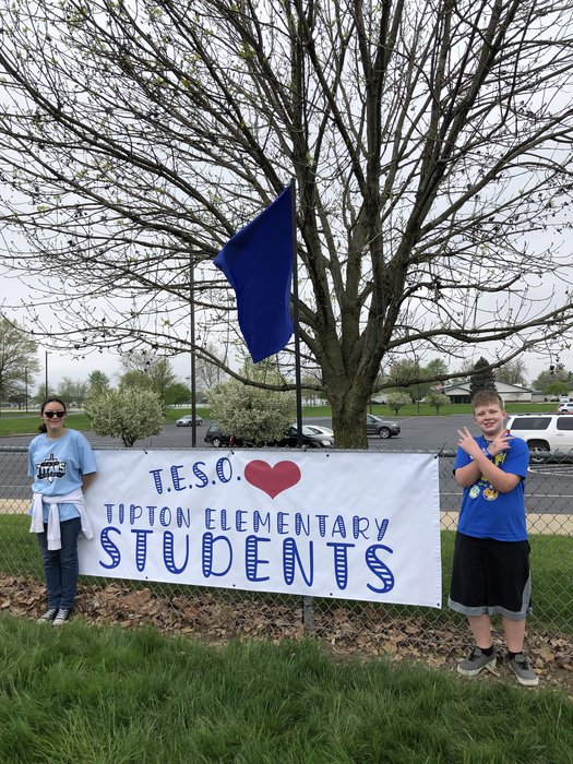 TiptonElement's tweet photo. Happy Walk-a-thon! Thank you, TESO! #tiptonelementary #TiptonPride https://t.co/Sqq6CYAraw